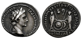 Augustus. Denarius. 7-6 a. C. Lugdunum. (Ffc-22). (Ric-207). (Cal-852). Anv.: CAESAR AVGVSTVS DIVI. F. PATER. PATRIE, his laureate head right. Rev.: C...