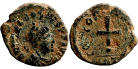 Theodosius II (408-450) Nummus, Obverse: DN THEODOSVS PP AVG. Diademee bust. Reverse: CONCRODIA Cross

10mm 0,74g