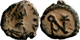 Anastasius 491-518. Nummus. Obverse: DN ANASTASIVS PP AVG. Diademed bust. Obverse: Monogram

8mm 0,62g

Artificial sand patina