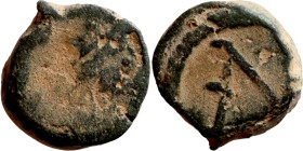 Leo I (457-474AD) AE nummus Oversebv: draped, cuirassed and pearl-diademed bust right rev: Latin monogram of Leo within wreath

9mm 1,13g

Artific...