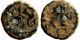 Theodosius II (408-450) Nummus, Obverse: DN THEODOSVS PP AVG. Diademee bust. Reverse: Cross

8mm 0,59g