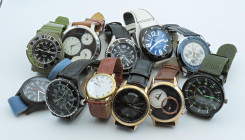 LOTTO MULTIPLO - N. 11 orologi vari- Tutti gli orologi hanno movimento al quarzo con casse di misure medio-grandi. Alcuni funzionanti ma batterie quas...