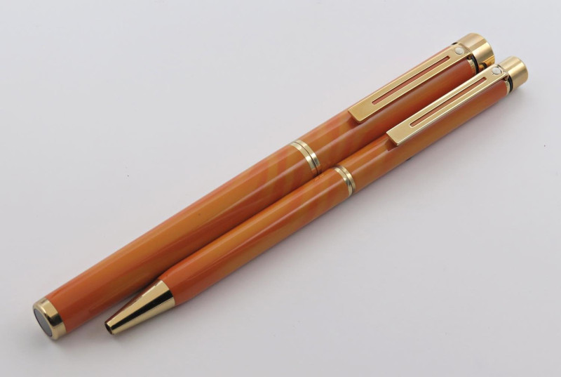 SHEAFFER -Lotto di 2 Penne - N.1 Penna a sfera con corpo in resina arancione con...