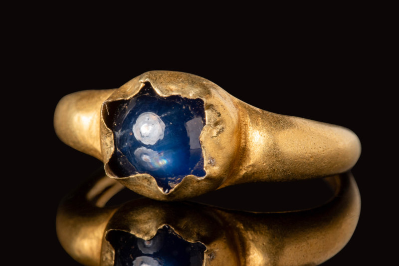 MEDIEVAL GOLD RING WITH SAPPHIRE CABOCHON

 Ca. AD 1200 - 1400 A medieval gold...