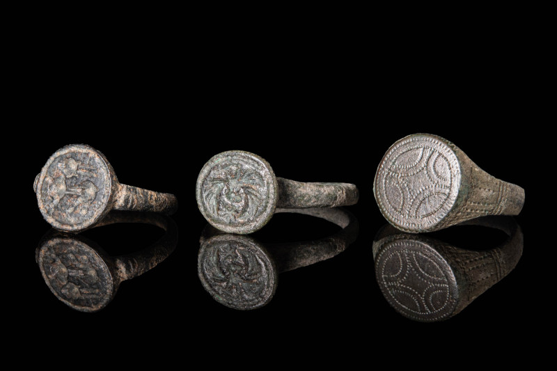 COLLECTION OF MEDIEVAL WEARABLE BRONZE RINGS

 Ca. AD 1100 - 1400 A collection...