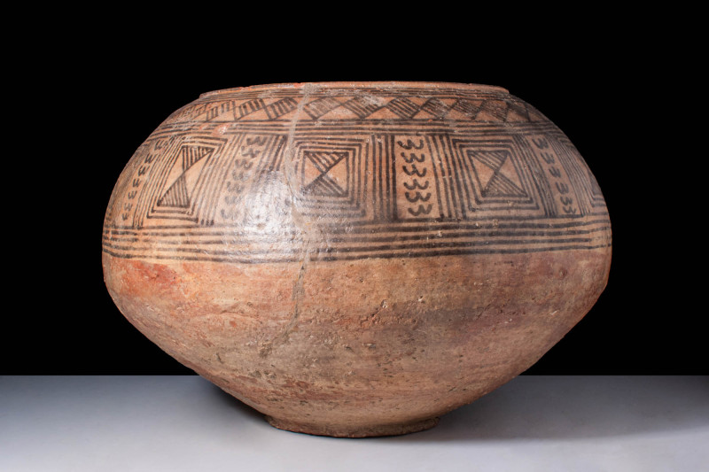 INDUS VALLEY TERRACOTTA JAR WITH GEOMETRIC MOTIF

 Ca. 3000 - 2500 BC A massiv...