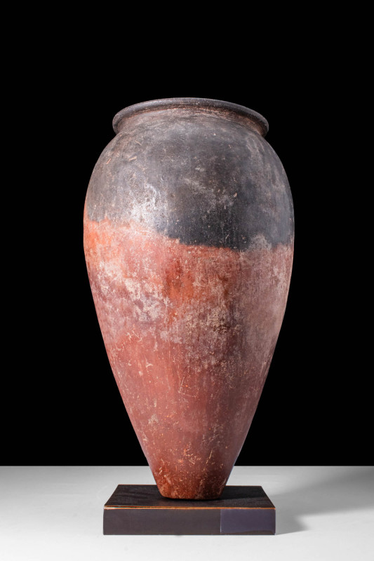 HUGE EGYPTIAN BLACK TOPPED WARE JAR - 13"

 Ca. 4000 - 3100 BC An Egyptian coi...