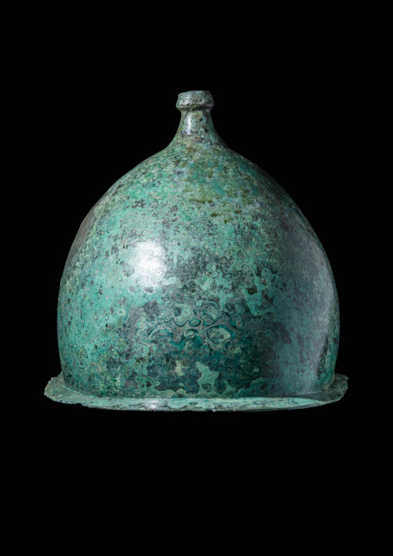 ROMAN MONTEFORTINO BRONZE HELMET

 Ca. 100 BC - AD 100 A bronze Roman Montefor...