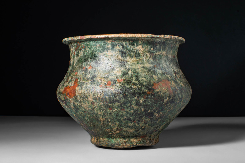 ETRUSCAN BRONZE OFFERING JAR

 Ca. 500 - 300 BC An Etruscan cast-bronze vessel...