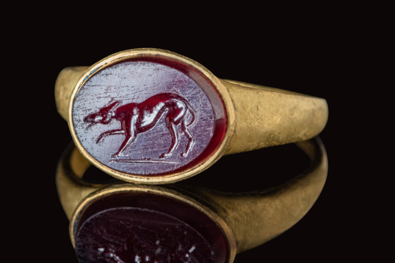 ROMAN GOLD RING WITH CARNELIAN INTAGLIO DEPICTING A HOUND

 Ca. AD 100 - 300 A...