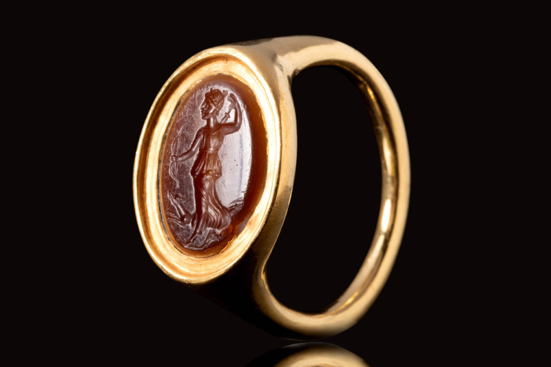 ROMAN CARNELIAN INTAGLIO DEPICTING DIANA IN GOLD RING

 Ca. AD 100 - 300 A Rom...