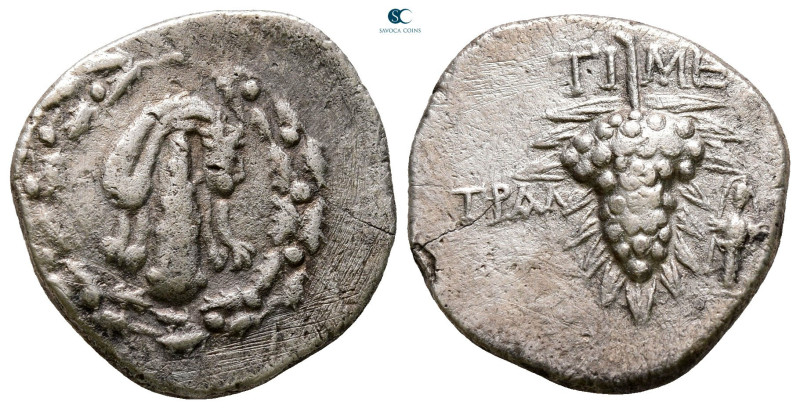 Lydia. Tralleis circa 166-67 BC. 
Cistophoric Didrachm AR

20 mm, 5,39 g

...