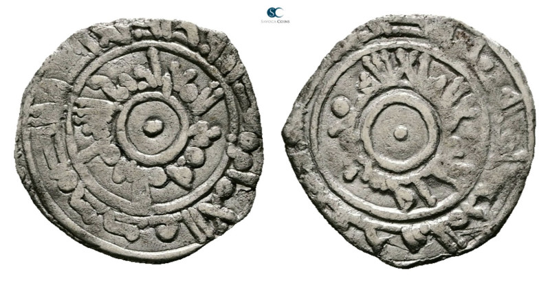 Fatimids. AH 296-567. 
AR 1/4 Dirham 

15 mm, 0,60 g



Good Fine