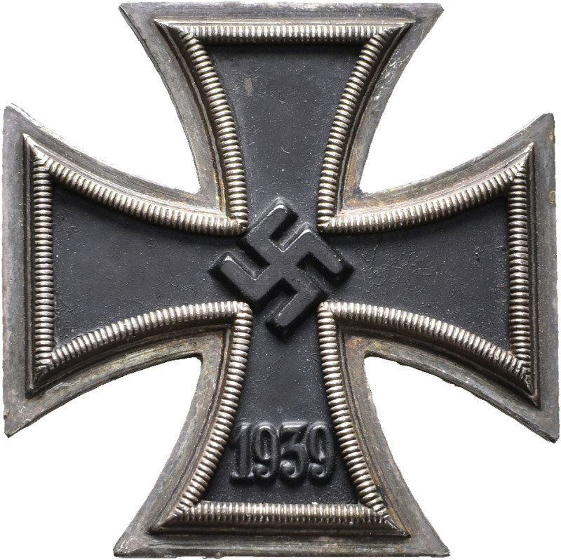 Eisernes Kreuz 1939 1. Klasse, magnetisch, flach, auf Nadel Hersteller "4" für d...