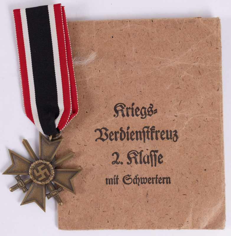 Kriegsverdienstkreuz 2. Klasse mit Schwertern, in Verleihungstüte, Verleihungstü...