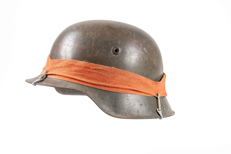 Wehrmacht Heer, Stahlhelm M42, original feldgraue Lackierung, Helmglocke im Nack...