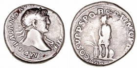 Imperio Romano
Trajano
Denario. AR. (98-117). R/COS. V P.P. S.P.Q.R. OPTIMO PRINC. Dacia a izq. con las manos atadas, delante lanza y dos escudo, en...