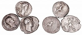 Imperio Romano
Lotes de Conjunto
Denario. AR. Lote de 3 monedas. Adriano (2) y Cómodo. MBC-.
