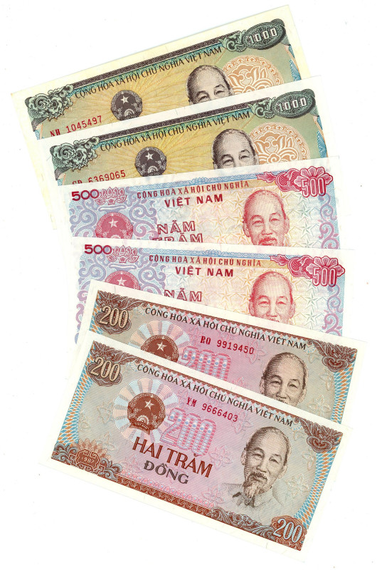 Vietnam Lot of 6 Banknotes 1987 - 1988 Some of Them Consecutive Numbers
Various...