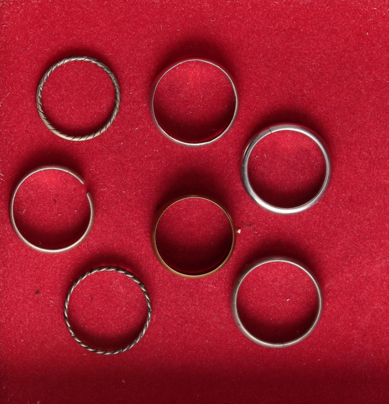 VARIE - Gioielli da antiquariato Lotto di 7 anelli, quello aperto è in AG

Sta...
