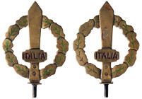 VARIE - Articoli militari  Puntale da labaro rappresentante gladio Arditi su corona d'alloro, ricavato da anello di forzatura proiettile di artiglieri...