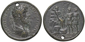 Raccolta di falsi da studio - Restrike collection - Falsi-Restrike (da studio, moderni, ecc.) - Lucio Vero (161-169) - Medaglione   (AE g. 39,34)Foro