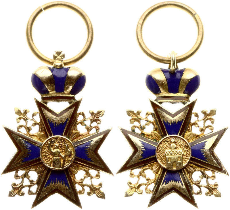 Miniature of the Cross of the Order, in gold and enamels, 21x14 mm, total weight...