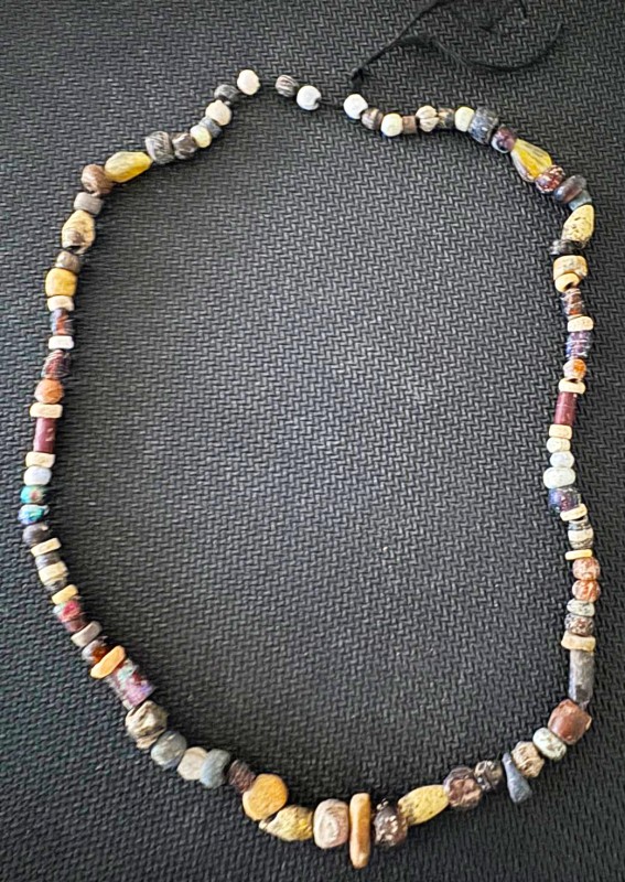 Collectible Items
BEAD NECKLACE

Condition: Very Fine

Weight: gr.
Diamete...