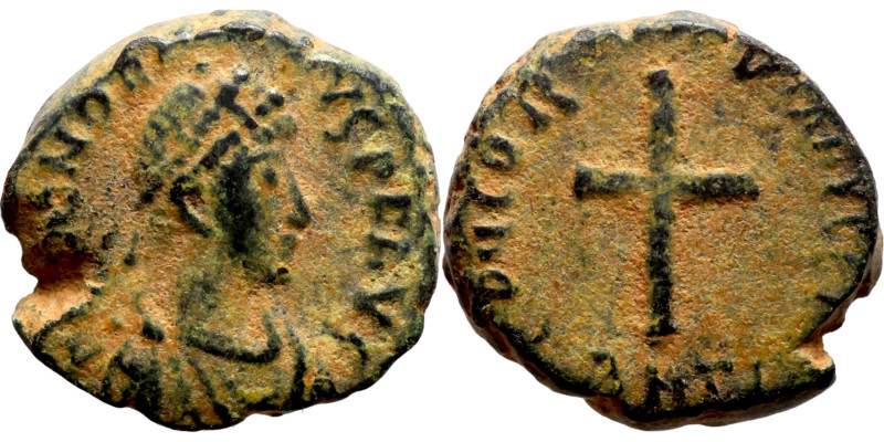 Theodosius II (408-450) Nummus, Obverse: DN THEODOSVS PP AVG. Diademee bust. Rev...