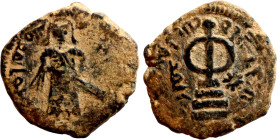 Al-Malik. Follis. Obverse: Imperial figure. Reverse: Modified cross potent set on steps mint. Oman

18mm 3,45g