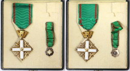 Republic, Order of Merit of the Italian Republic Officer's Cross with mignon. With original case. Cross: 60x44 mm ca. Mignon: Ø 18 mm ca.
