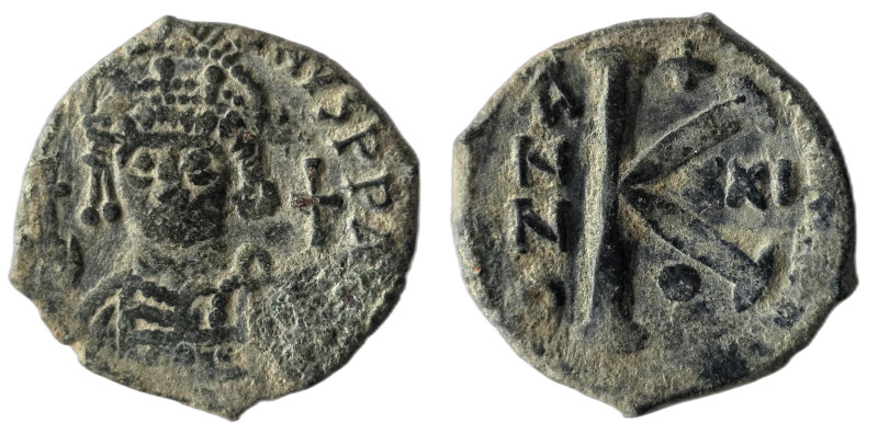 JUSTINIAN I (527-565). Follis.
Obv: D N IVSTINIANVS P P AVG.
Helmeted and cuir...