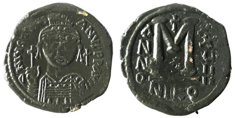 JUSTINIAN I (527-565). Follis.
Obv: D N IVSTINIANVS P P AVG.
Helmeted and cuir...