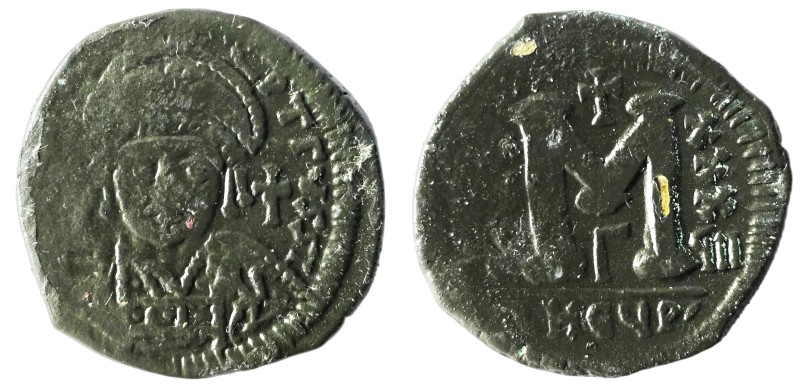 JUSTINIAN I (527-565). Follis.
Obv: D N IVSTINIANVS P P AVG.
Helmeted and cuir...