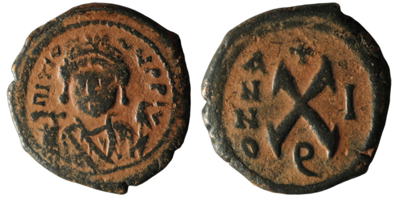 Maurice Tiberius (AD 582-602). Theoupolis (Antioch). dated RY 1 = 582/3
AE Decan...