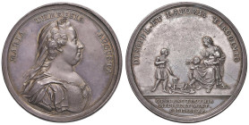 Maria Teresa d'Asburgo (1740-1780) Medaglia 1770 Istituzione degli orfanotrofi di Milano e Mantova - Opus: J. M. Krafft, Coll. Johnson 381, medaglia n...