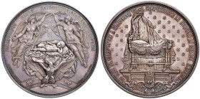 Medaglia 1856 La culla del principe imperiale offerta dalla città di Parigi AG (g 273,48 - Ø 77 mm). Opus: A. Vauthier - Galle e J. Cavalier. Divo n. ...