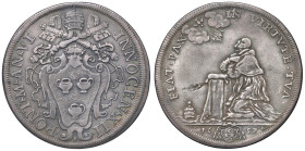 Innocenzo XII (1691-1700) Mezza piastra 1697 An. VI - Munt. 31 AG (g 15,81) R