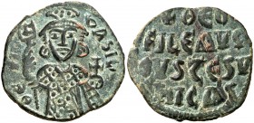 Teófilo (829-842). Ceca incierta. Follis. (Ratto 1823 var) (S. 1685). 5,65 g. Golpe en reverso. (MBC+).