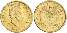 1925. Colombia. Medellín. 5 pesos. (Fr. 115) (Kr. 204). 7,97 g. AU. Leves golpecitos. EBC/EBC+.