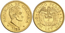 1926. Colombia. Medellín. 5 pesos. (Fr. 115) (Kr. 204). 7,96 g. AU. Bella. EBC+.