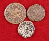 Felipe III. Segovia. Lote de 3 monedas: 2 maravedís 1603 y 1619, y 4 maravedís 1618. MBC-/MBC.