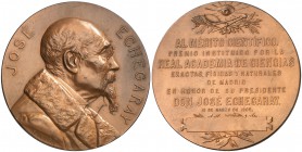 1905. Madrid. Premio de la Academia de Ciencias en honor a su presidente D. José Echegaray. (V. 615). 129,03 g. Ø 68mm. Bronce. Grabador: B. Maura. S/...