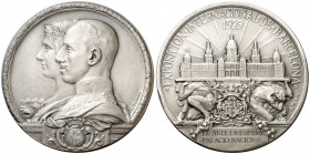 1929. Barcelona. (Cru.Medalles 1260b var). 69,64 g. Ø 50mm. Plata. Grabadores: A. Parera y E. Ausió. En estuche original. EBC+.