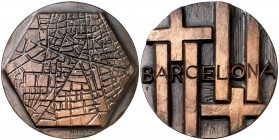 1973. Barcelona. Alegoría de la ciudad. (Subirachs Medalles, 12). 306 g. Ø 80 mm. Cobre. Grabador: Subirachs. M coronada y fecha. Ex Áureo & Calicó 04...