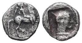 Macedon, Potidaia. AR Diobol, 1.22 g. - 10.46 mm. Circa 450-432 BC.
Obv.: Horseman riding right.
Rev.: Archaic female head right within incuse square....