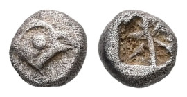 Ionia, Phokaia. AR Tetartemorion, 0.18 g 4.68 mm. 525-500 BC.
Obv: Head of seal right
Rev: Quadripartite incuse square.
Ref: Traité I 519.
Fine