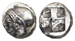 Ionia, Phokaia. AR Diobol, 1.02 g. - 9.57 mm. Circa 521-478 BC.
Obv.: Archaic female head left, wearing earring and helmet or close fitting cap.
Rev.:...