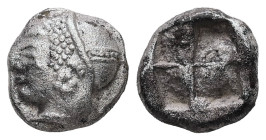 Ionia, Phokaia. AR, Diobol. 1.31 g. - 9.80 mm. Circa 521-478 BC.
Obv.: Archaic Female head (nymph?) left, wearing earring and helmet or close fitting ...