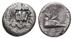 Ionia,Samos. AR Obol, 0.85 g 10.09 mm. Circa 400-365 BC.
Obv : Lion's scalp facing.
Rev : ΣA. Prow of a Samian galley right.
Ref: SNG Aulock 2295; ...